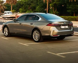 Autohuur BMW 520i 2025 in in de VAE, met Benzine brandstof en  pk ➤ Vanaf 400 AED per dag.