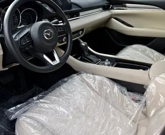 Interieur van Mazda CX-5 te huur in de VAE. Een geweldige auto met 5 zitplaatsen en een Automatisch transmissie.