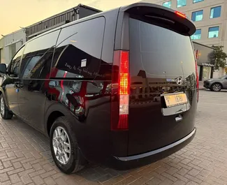Verhuur Hyundai Staria. Comfort, Minivan Auto te huur in de VAE ✓ Borg van Borg van 2000 AED ✓ Verzekeringsmogelijkheden TPL.