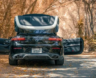 Benzine motor van L van Mercedes-Benz E53 AMG 2024 te huur in Dubai.