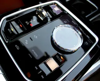 BMW 735i 2024 met Vooraandrijving systeem, beschikbaar in Dubai.