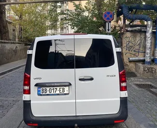Diesel motor van 1,6L van Mercedes-Benz Vito 2019 te huur in Tbilisi.
