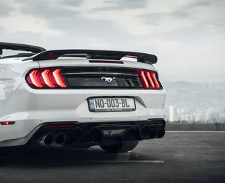 Huur een Ford Mustang GT Cabrio in Tbilisi Georgië
