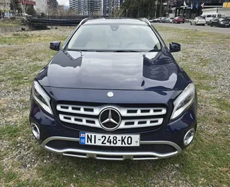 Vooraanzicht van een huurauto Mercedes-Benz GLA-Class in Batumi, Georgië ✓ Auto #15516. ✓ Transmissie Automatisch TM ✓ 0 beoordelingen.
