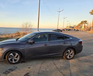 Vooraanzicht van een huurauto Honda Insight in Batumi, Georgië ✓ Auto #15521. ✓ Transmissie Automatisch TM ✓ 0 beoordelingen.