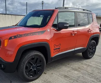 Vooraanzicht van een huurauto Jeep Renegade in Koetaisi, Georgië ✓ Auto #15527. ✓ Transmissie Automatisch TM ✓ 0 beoordelingen.
