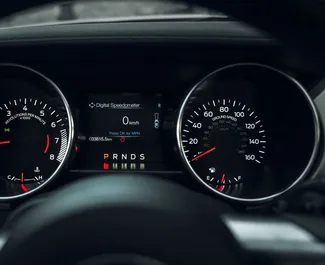 Huur een Ford Mustang GT Cabrio in Tbilisi Georgië