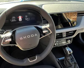 Interieur van Skoda Kamiq te huur in Montenegro. Een geweldige auto met 5 zitplaatsen en een Automatisch transmissie.