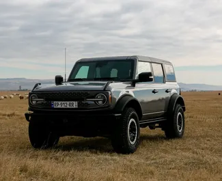 Vooraanzicht van een huurauto Ford Bronco in Tbilisi, Georgië ✓ Auto #15489. ✓ Transmissie Automatisch TM ✓ 0 beoordelingen.