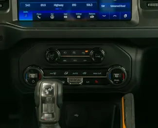 Benzine motor van 2,7L van Ford Bronco 2024 te huur in Tbilisi.