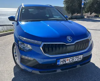 Vooraanzicht van een huurauto Skoda Kamiq in Herceg-Novi, Montenegro ✓ Auto #15455. ✓ Transmissie Automatisch TM ✓ 0 beoordelingen.