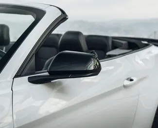 Benzine motor van 2,3L van Ford Mustang GT Cabrio 2021 te huur in Tbilisi.