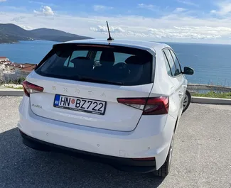 Benzine motor van 1,0L van Skoda Fabia 2024 te huur in Herceg-Novi.