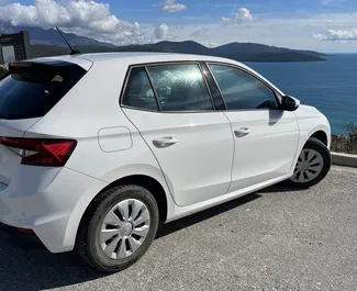 Verhuur Skoda Fabia. Economy Auto te huur in Montenegro ✓ Borg van Zonder Borg ✓ Verzekeringsmogelijkheden TPL, CDW, FDW, Buitenland.