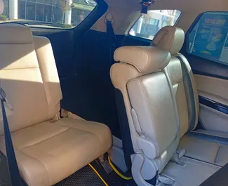 Interieur van Mazda CX-9 te huur in Azerbeidzjan. Een geweldige auto met 7 zitplaatsen en een Automatisch transmissie.