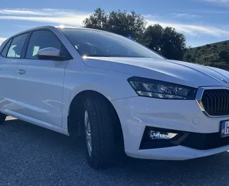 Vooraanzicht van een huurauto Skoda Fabia in Herceg-Novi, Montenegro ✓ Auto #15424. ✓ Transmissie Automatisch TM ✓ 0 beoordelingen.