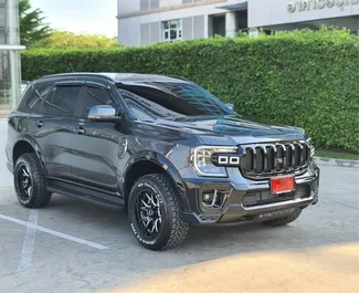 Vooraanzicht van een huurauto Ford Everest in Phuket, Thailand ✓ Auto #15499. ✓ Transmissie Automatisch TM ✓ 0 beoordelingen.