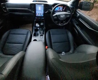 Ford Everest 2023 met Aandrijving achteraan systeem, beschikbaar in Phuket.