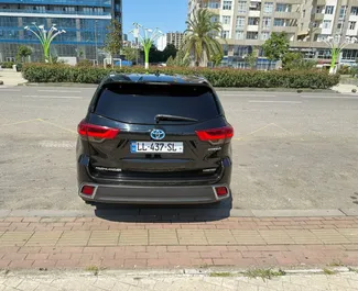 Toyota Highlander 2019 beschikbaar voor verhuur in Tbilisi, met een kilometerlimiet van onbeperkt.