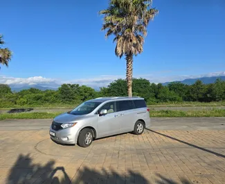 Vooraanzicht van een huurauto Nissan Quest in Batumi, Georgië ✓ Auto #15520. ✓ Transmissie Automatisch TM ✓ 0 beoordelingen.
