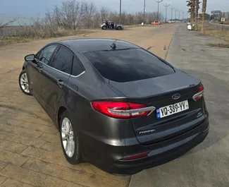 Benzine motor van 2,0L van Ford Fusion Sedan 2018 te huur in Batumi.