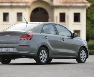 Benzine motor van L van Kia Pegas 2025 te huur in Dubai.