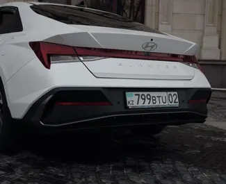Hyundai Elantra 2024 beschikbaar voor verhuur in Almaty, met een kilometerlimiet van 250 km/dag.