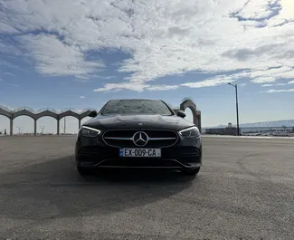 Vooraanzicht van een huurauto Mercedes-Benz C-Class in Tbilisi, Georgië ✓ Auto #15558. ✓ Transmissie Automatisch TM ✓ 0 beoordelingen.
