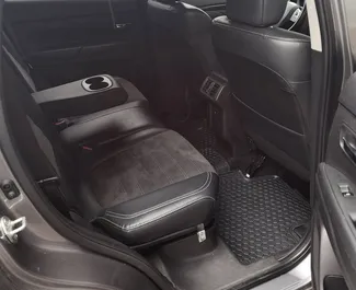 Mitsubishi Outlander 2019 beschikbaar voor verhuur in Batumi, met een kilometerlimiet van 300 km/dag.