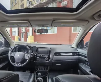 Benzine motor van 2,4L van Mitsubishi Outlander 2019 te huur in Batumi.