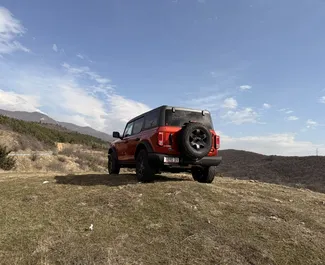 Benzine motor van 2,3L van Ford Bronco 2025 te huur in Tbilisi.