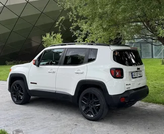 Vooraanzicht van een huurauto Jeep Renegade in Tbilisi, Georgië ✓ Auto #1307. ✓ Transmissie Automatisch TM ✓ 16 beoordelingen.