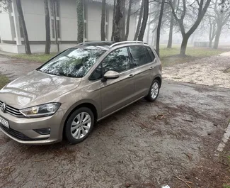 Diesel motor van 2,0L van Volkswagen Golf Sportsvan 2019 te huur in Budva.