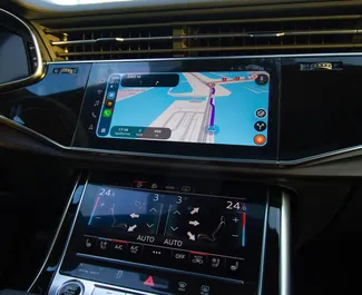 Interieur van Audi Q7 te huur in de VAE. Een geweldige auto met 7 zitplaatsen en een Automatisch transmissie.