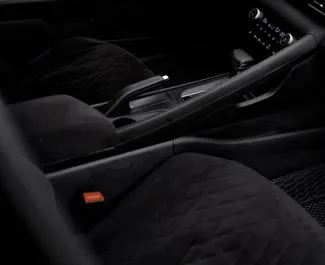 Interieur van Hyundai Elantra te huur in Kazachstan. Een geweldige auto met 5 zitplaatsen en een Automatisch transmissie.