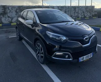 Vooraanzicht van een huurauto Renault Kaptur in Durrës, Albanië ✓ Auto #15422. ✓ Transmissie Automatisch TM ✓ 0 beoordelingen.