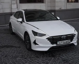 Vooraanzicht van een huurauto Hyundai Sonata in Almaty, Kazachstan ✓ Auto #15089. ✓ Transmissie Automatisch TM ✓ 0 beoordelingen.