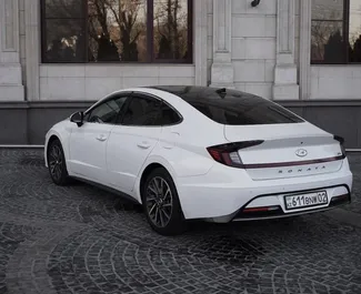 Benzine motor van 2,5L van Hyundai Sonata 2021 te huur in Almaty.