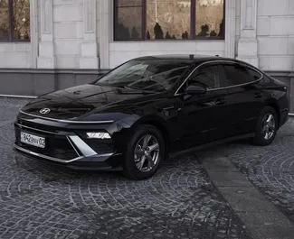 Vooraanzicht van een huurauto Hyundai Sonata in Almaty, Kazachstan ✓ Auto #15093. ✓ Transmissie Automatisch TM ✓ 0 beoordelingen.