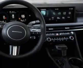 Interieur van Hyundai Sonata te huur in Kazachstan. Een geweldige auto met 5 zitplaatsen en een Automatisch transmissie.