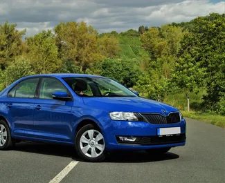 Vooraanzicht van een huurauto Skoda Rapid in Boedapest, Hongarije ✓ Auto #15251. ✓ Transmissie Automatisch TM ✓ 0 beoordelingen.