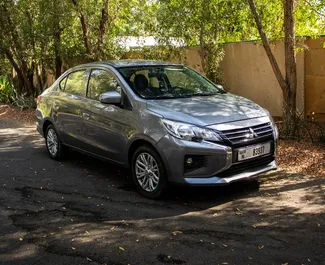 Benzine motor van 1,3L van Mitsubishi Attrage 2024 te huur in Dubai.