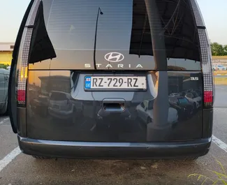 Autohuur Hyundai Staria 2024 in in Georgië, met Benzine brandstof en 225 pk ➤ Vanaf 420 GEL per dag.