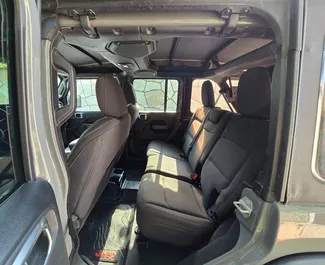 Interieur van Hyundai Staria te huur in Georgië. Een geweldige auto met 8 zitplaatsen en een Automatisch transmissie.