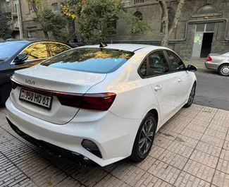 Vooraanzicht van een huurauto Kia Forte in Jerevan, Armenië ✓ Auto #15481. ✓ Transmissie Automatisch TM ✓ 0 beoordelingen.