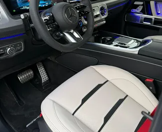 Mercedes-Benz G63 AMG 2026 met Aandrijving op alle wielen systeem, beschikbaar in Dubai.