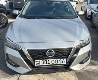 Vooraanzicht van een huurauto Nissan Sentra in Jerevan, Armenië ✓ Auto #15476. ✓ Transmissie Automatisch TM ✓ 0 beoordelingen.