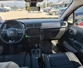 Citroen C3 2022 beschikbaar voor verhuur op de luchthaven van Antalya, met een kilometerlimiet van 250 km/dag.