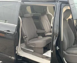 Benzine motor van 3,6L van Chrysler Voyager 2021 te huur in Jerevan.