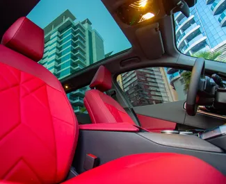 Interieur van BMW X3 te huur in de VAE. Een geweldige auto met 5 zitplaatsen en een Automatisch transmissie.